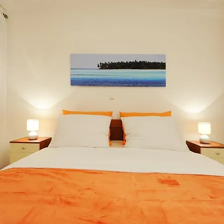 公寓 Little Cosy 扎达尔